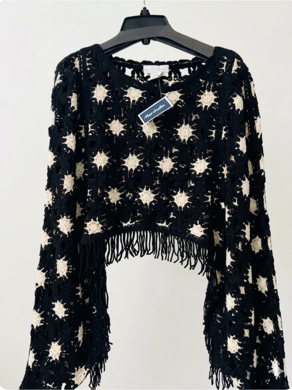 ✨🤍🖤House of Harlow 1960 - Black & Cream Crochet Fringe Poncho Shrug✨🤍🖤